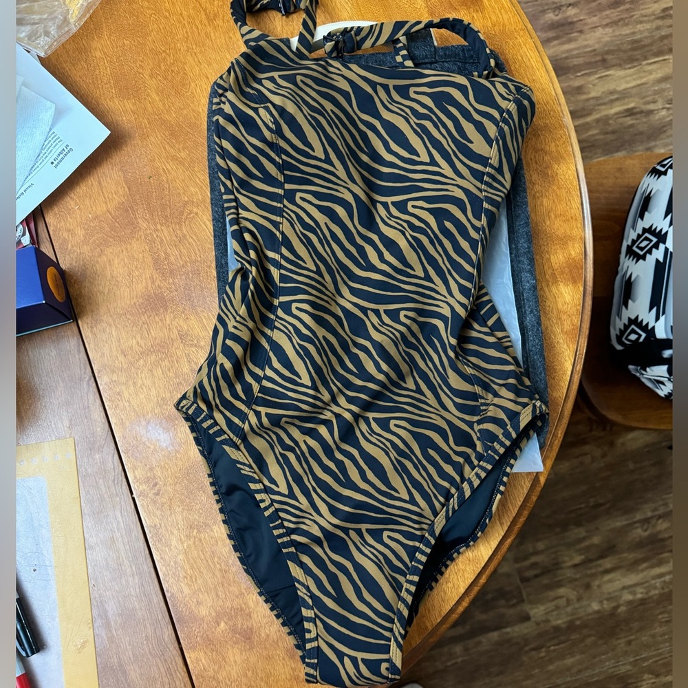 NWT Smash & Tess Sm One piece Leakproof Shaper Swimsuit